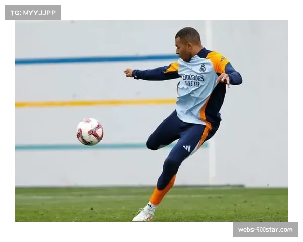 姆巴佩出席商业活动,简短回应未来传闻:“目前专注于巴黎” 姆巴佩出席商业活动,简短回应未来传闻:“目前专注于巴黎”